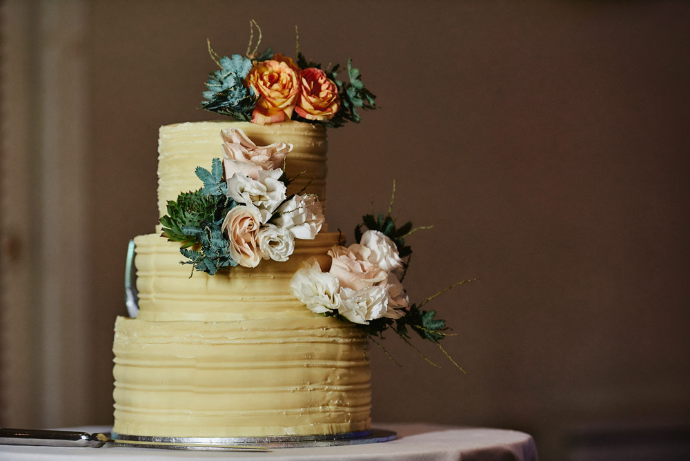 Beautiful wedding cake at Peppers Craigieburn