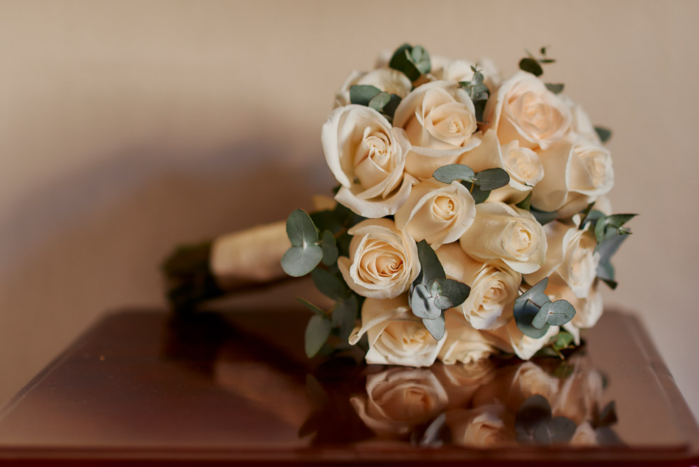 brides bouquet of roses