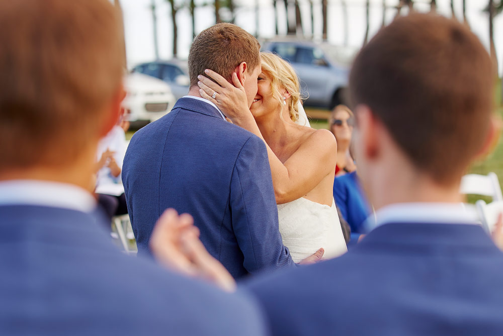 kissing during ceremony