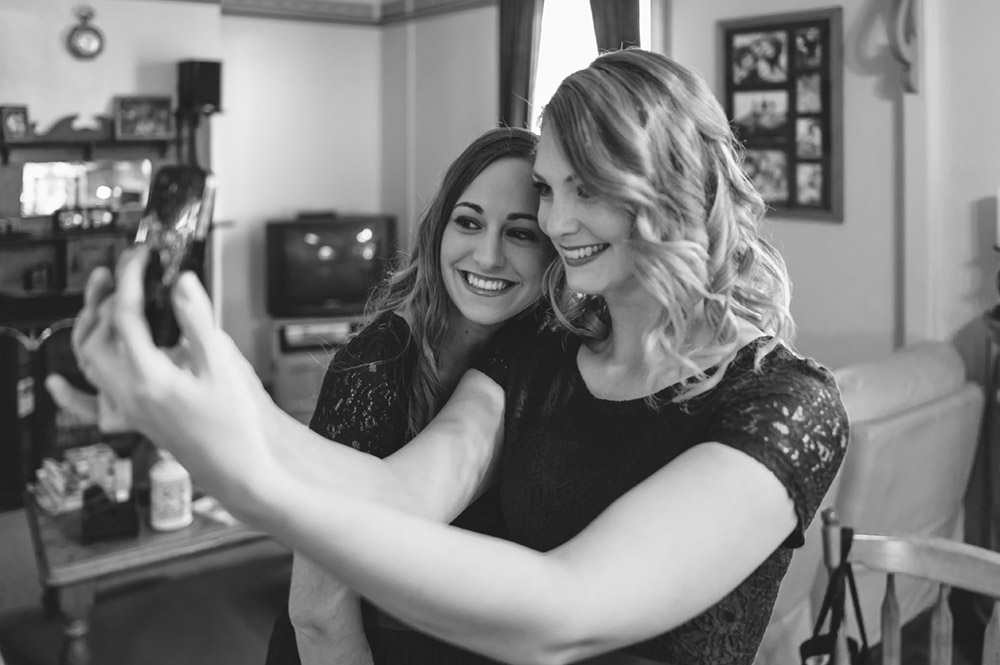 bridesmaid selfies