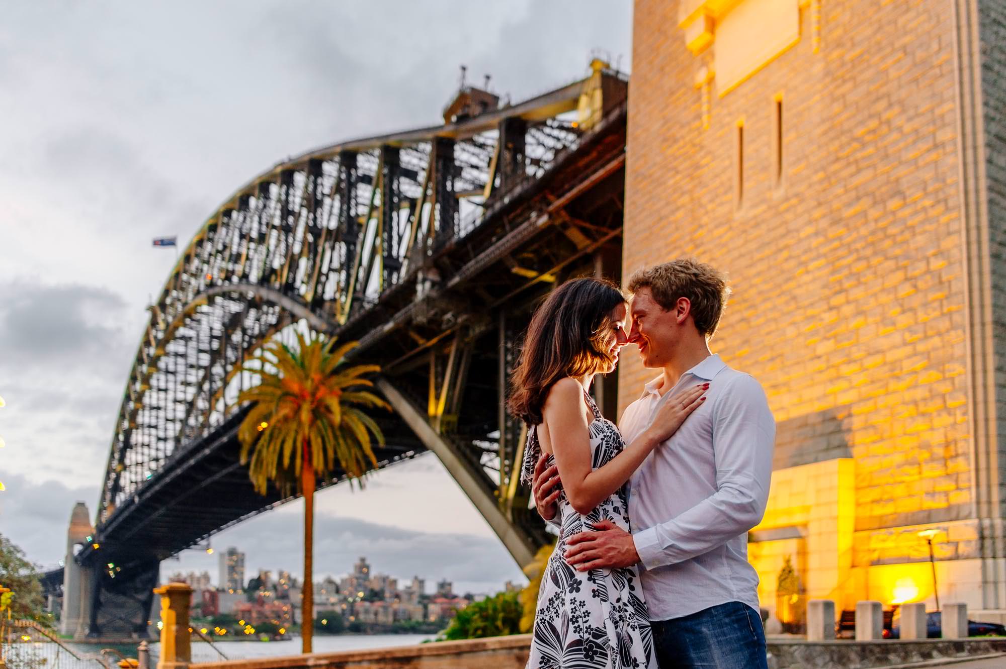 Pre-wedding photos with Sydney harbour bridge