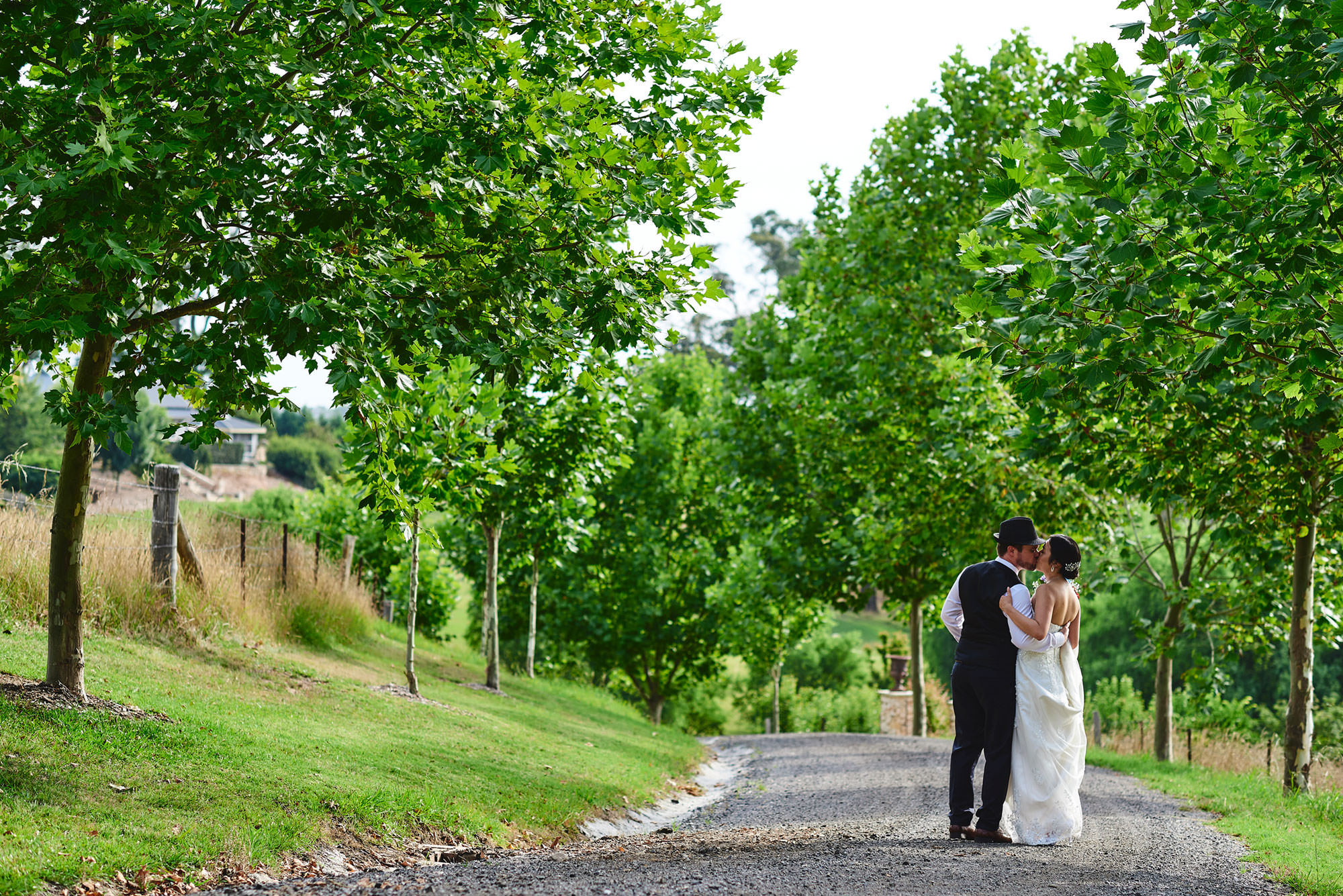 Mali Brae Farm wedding photography kiss in driveway